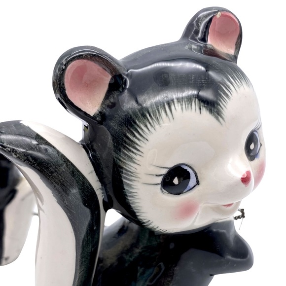 Vintage kitsch ceramic skunk mom and child with chain duo (READ) - Picture 5 of 12